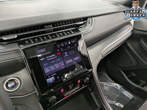 Used 2024 Jeep Grand Cherokee L Altitude image 11