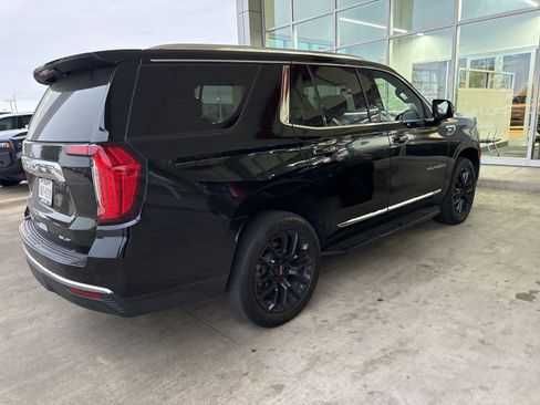 Used 2022 GMC Yukon SLT w/ SLT Premium Package image 9