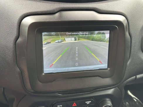 Used 2021 Jeep Renegade Latitude FWD image 20