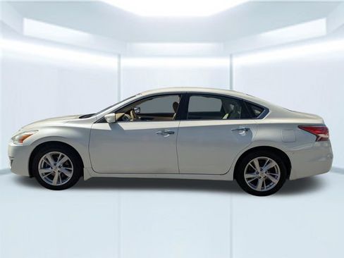 Used 2014 Nissan Altima 2.5 SV FWD image 2