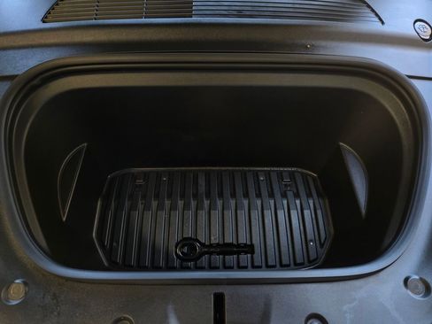 Used 2021 Tesla Model Y Long Range image 27