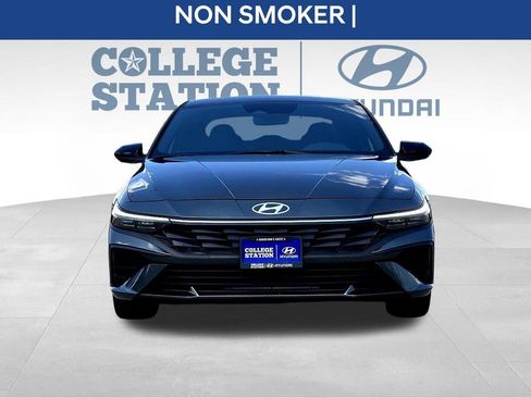 Used 2025 Hyundai Elantra Sport FWD image 4