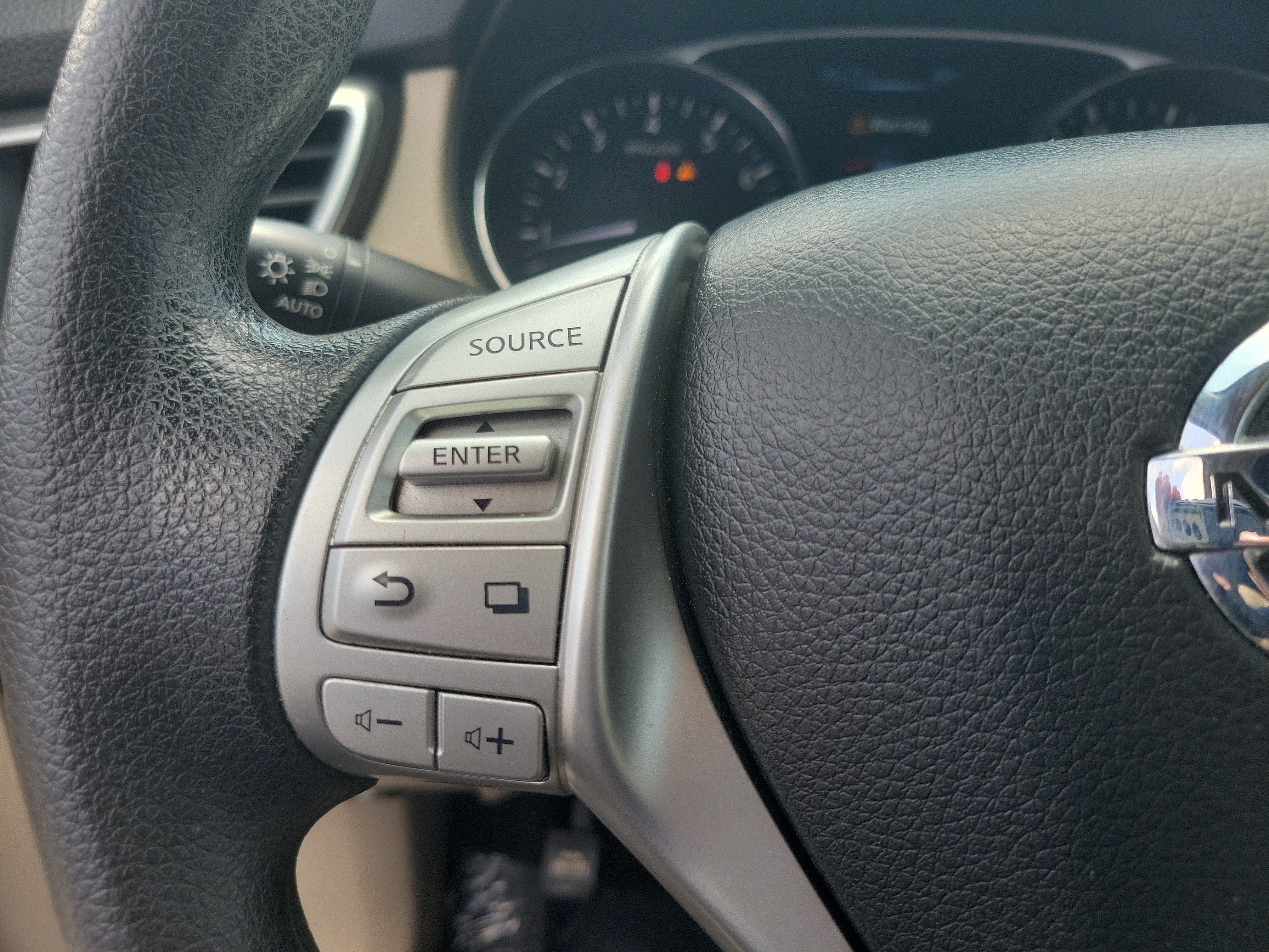 Used 2016 Nissan Rogue SV AWD/4WD image 22