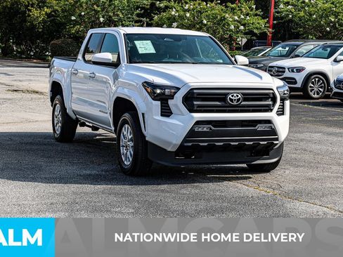 Used 2024 Toyota Tacoma SR5 AWD/4WD image 5