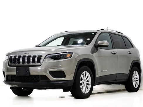 Used 2020 Jeep Cherokee Latitude w/ Cold Weather Group AWD/4WD image 3