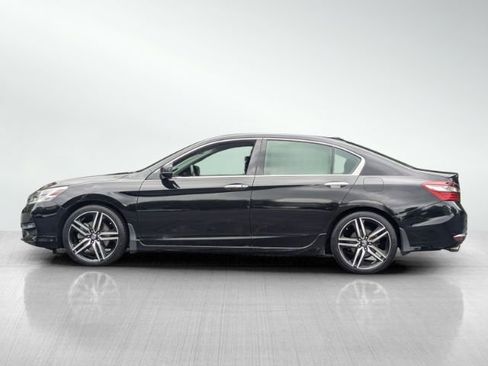 Used 2017 Honda Accord Touring image 7
