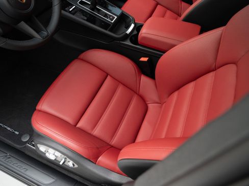 Certified 2026 Porsche Macan AWD/4WD image 16
