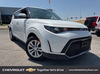 Used 2024 Kia Soul LX image 1