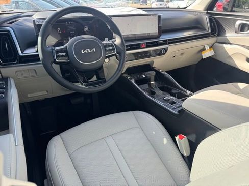 Used 2025 Kia Sorento S w/ Panoramic Sunroof Package image 12
