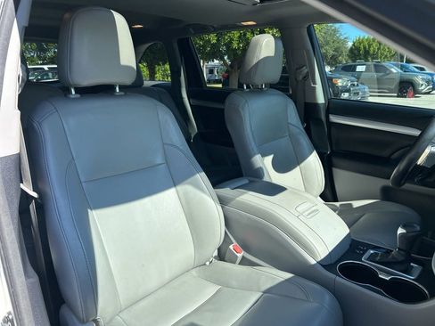 Used 2017 Toyota Highlander XLE image 45