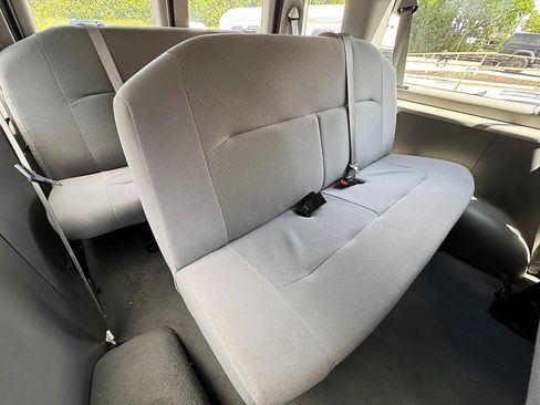 Used 2010 Ford E-350 and Econoline 350 XLT RWD image 23