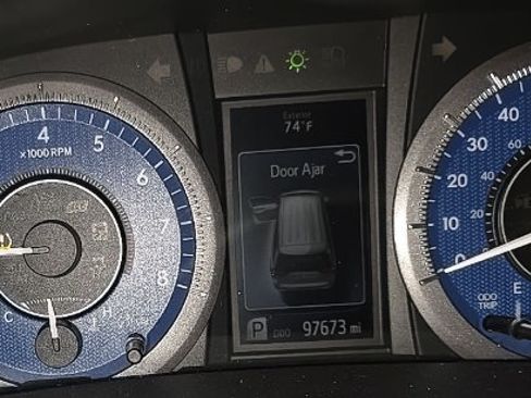 Used 2017 Toyota Sienna XLE w/ XLE Navigation Package FWD image 9