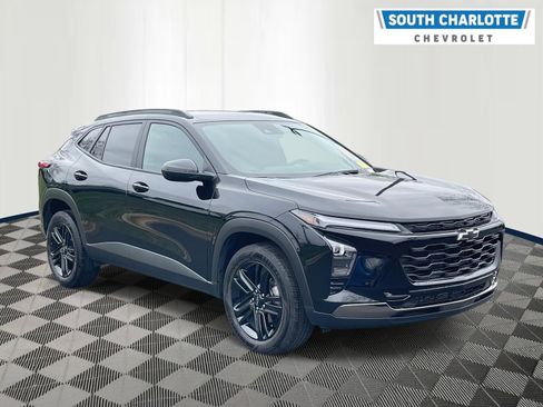 Used 2024 Chevrolet Trax ACTIV w/ Driver Confidence Package image 3