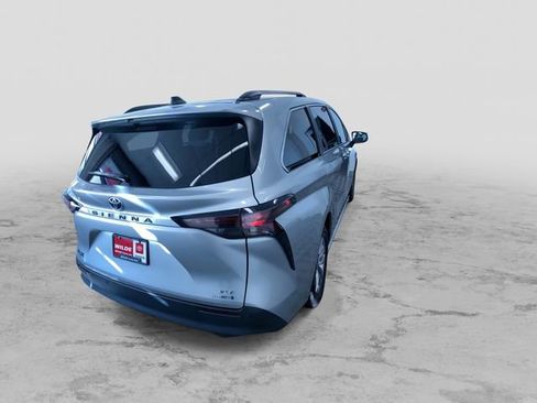 Certified 2024 Toyota Sienna XLE image 9