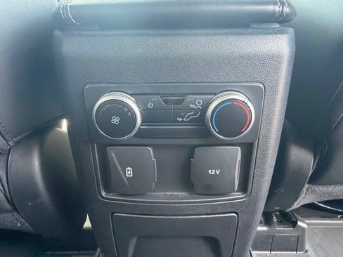 Used 2022 Ford Explorer XLT AWD/4WD image 18