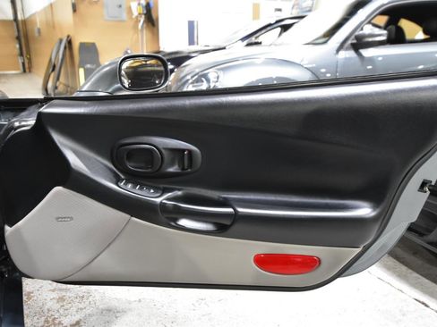Used 2004 Chevrolet Corvette Coupe w/ Roof Package RWD image 30