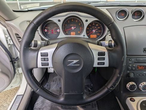 Used 2006 Nissan 350Z Touring RWD image 14
