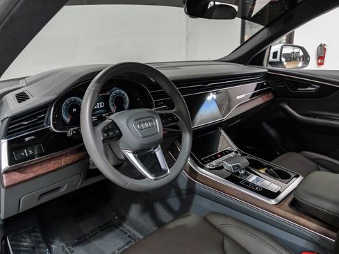 Used 2024 Audi Q8 Prestige image 13