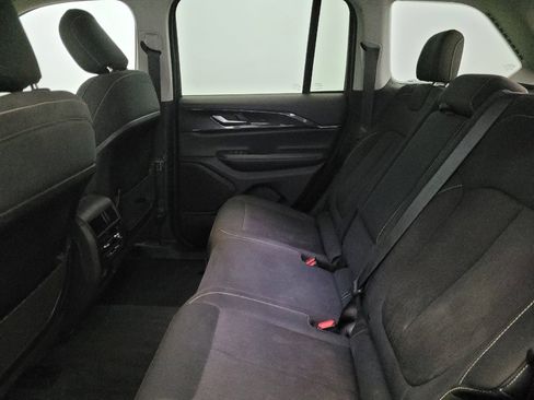 Used 2023 Jeep Grand Cherokee Laredo image 18