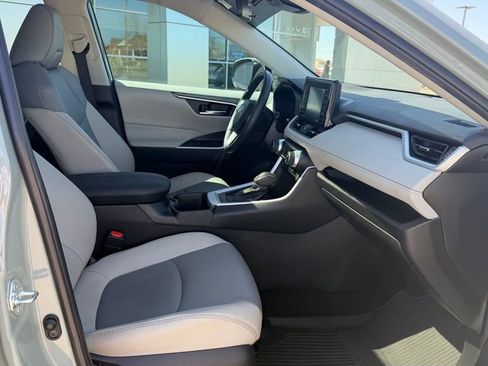 Used 2022 Toyota RAV4 XLE Premium image 16