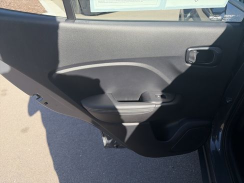 Certified 2025 Hyundai Venue Limited FWD image 17