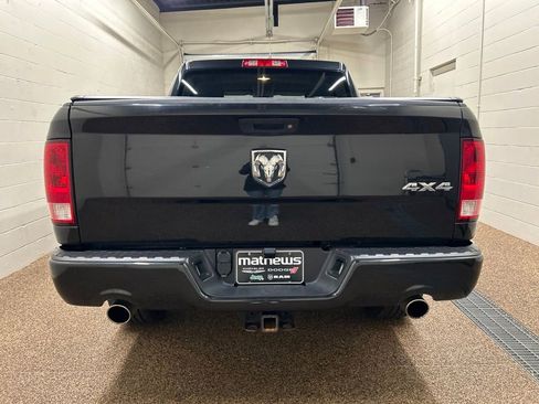 Used 2017 RAM 1500 Express AWD/4WD image 3