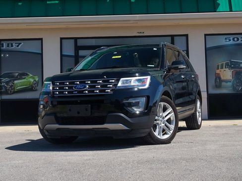 Used 2017 Ford Explorer Limited w/ Equipment Group 301A AWD/4WD image 6