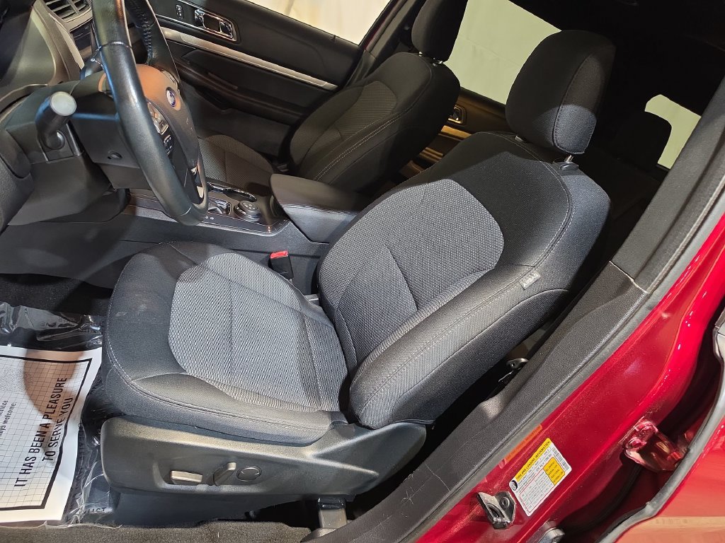 Used 2019 Ford Explorer XLT w/ Equipment Group 201A AWD/4WD image 13