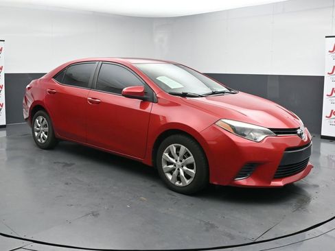 Used 2016 Toyota Corolla LE FWD image 2