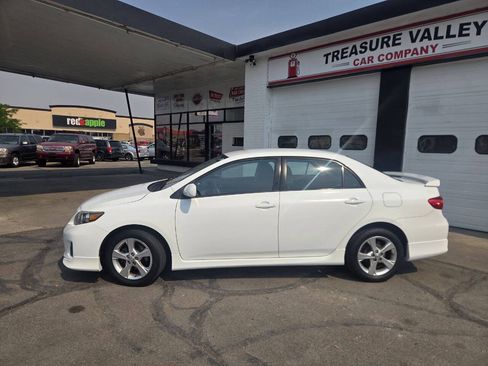 Used 2013 Toyota Corolla S FWD image 2