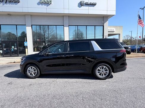 Used 2024 Kia Carnival LX image 5