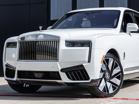New 2026 Rolls-Royce Cullinan AWD/4WD image 6