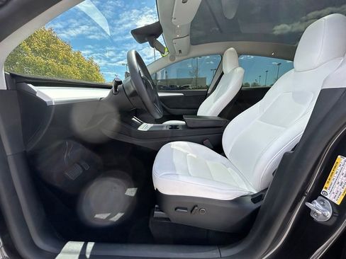 Used 2024 Tesla Model Y Long Range AWD/4WD image 11