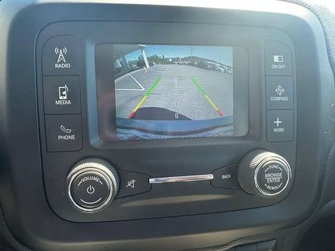Used 2016 Jeep Renegade Latitude w/ Cold Weather Group FWD image 16