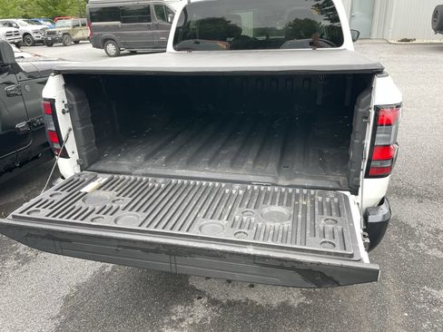 Used 2024 Nissan Frontier S w/ Technology Package AWD/4WD image 38