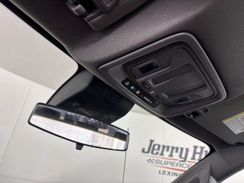 Used 2025 Chevrolet Silverado 3500 W/T image 18