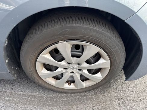 Used 2021 Toyota Corolla LE image 18