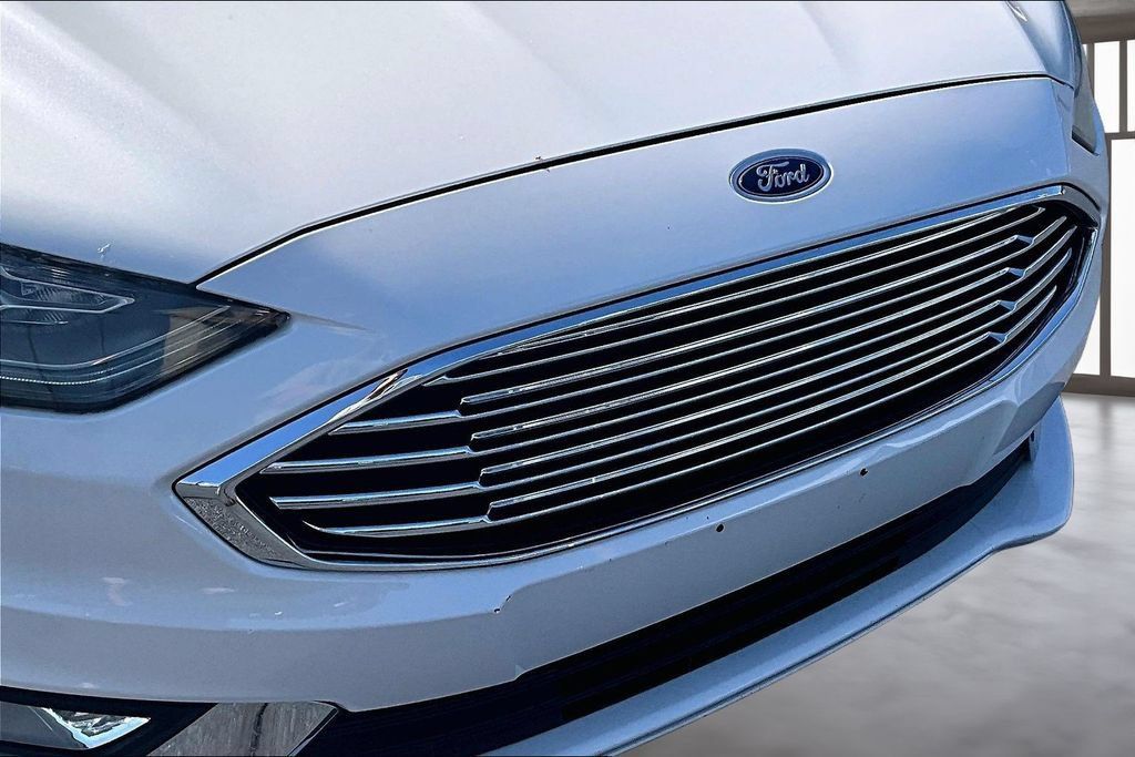 Used 2017 Ford Fusion SE w/ Equipment Group 201A FWD image 27