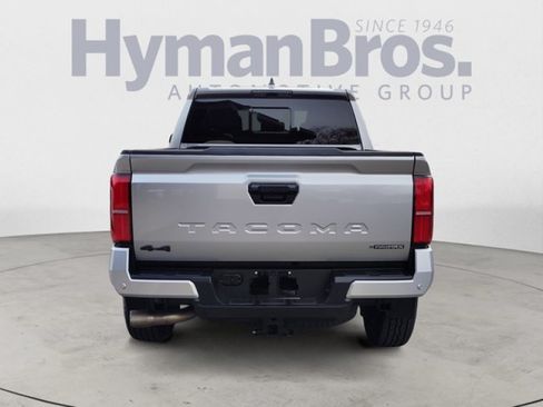 Used 2024 Toyota Tacoma TRD Off-Road AWD/4WD image 4