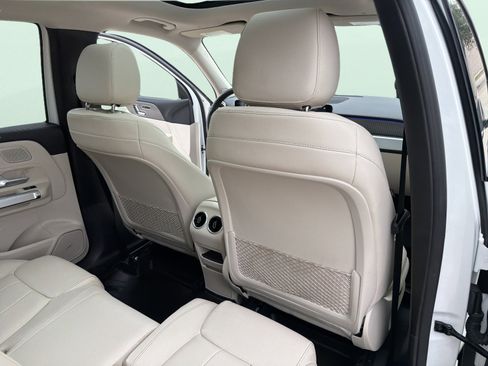 Used 2021 Mercedes-Benz GLB 250 4MATIC image 41