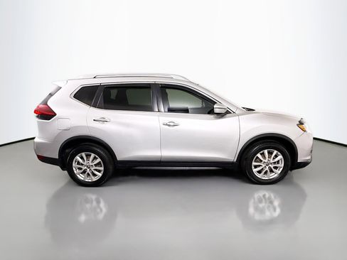 Used 2018 Nissan Rogue SV image 11