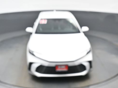 Used 2025 Toyota Camry SE image 35