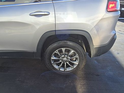 Certified 2019 Jeep Cherokee Latitude Plus w/ Cold Weather Group image 12