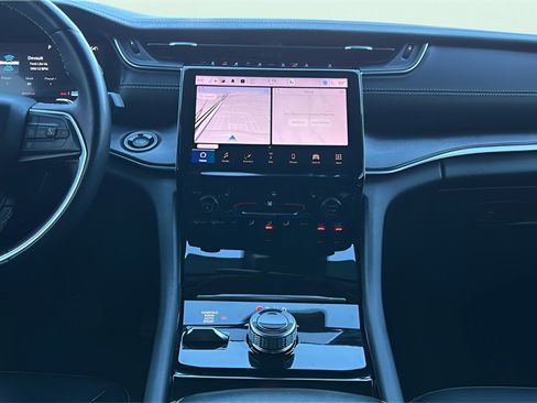 Used 2022 Jeep Grand Cherokee Limited image 19