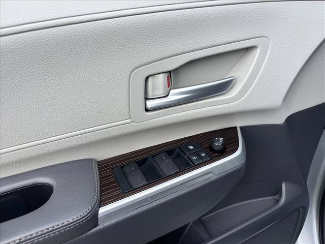 Used 2022 Toyota Sienna XLE AWD/4WD image 18