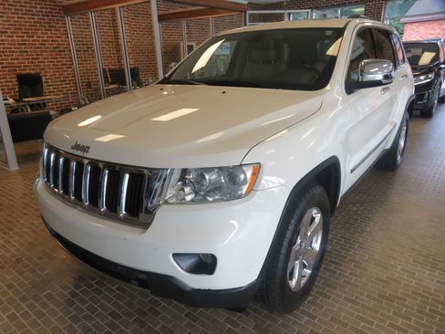 Used 2011 Jeep Grand Cherokee Limited image 72