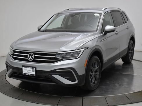 Used 2022 Volkswagen Tiguan SE AWD/4WD image 14