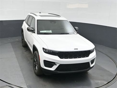 New 2025 Jeep Grand Cherokee Laredo image 37