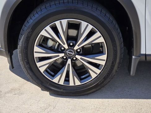 Used 2023 Nissan Rogue SV image 7