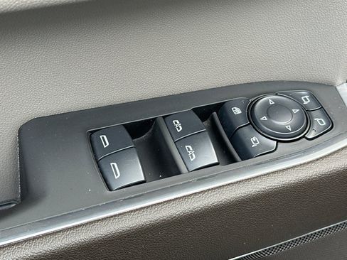 Used 2025 GMC Sierra 1500 SLT image 11